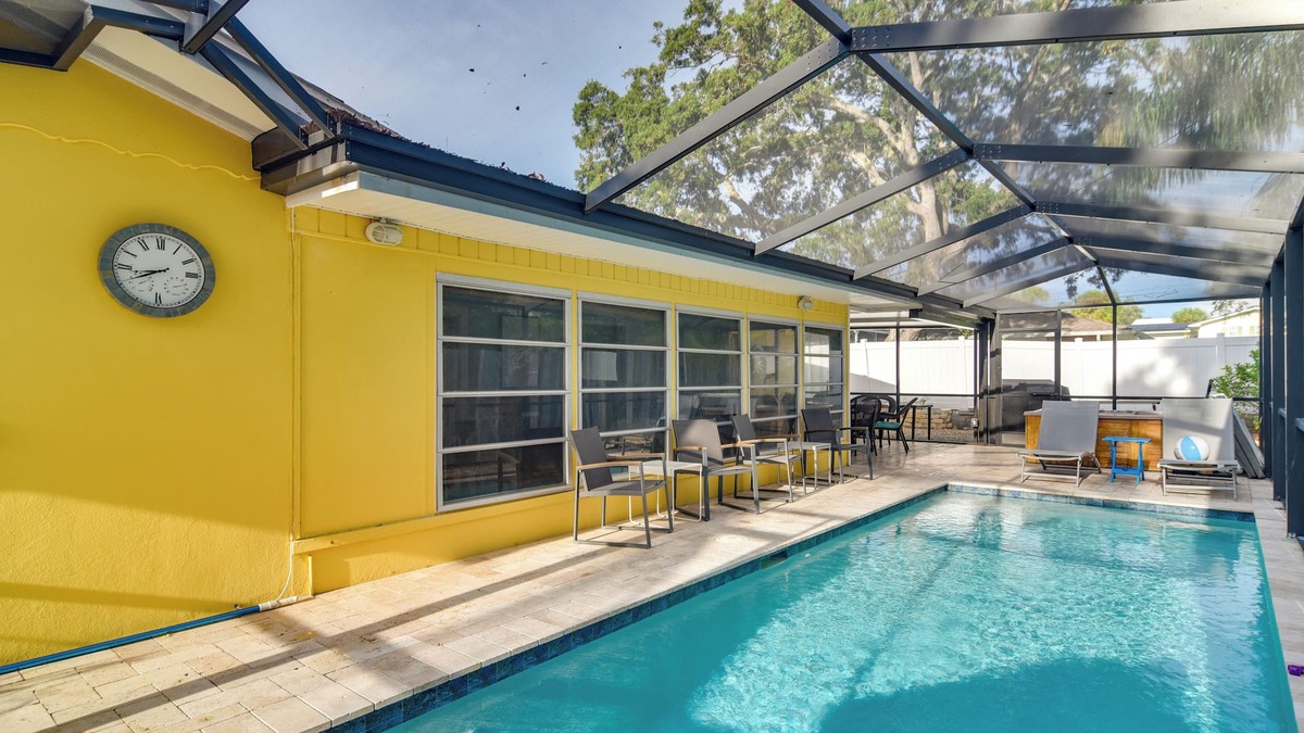 Harbor Bluffs House | 4 Mi to Dog Beach: Largo Home w/Pool & Hot Tub!