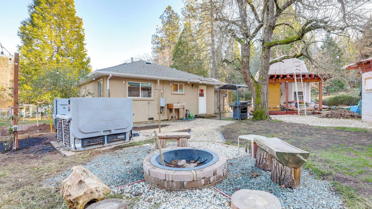 Cedar Ridge House | 4 Mi to Dtwn Grass Valley: Forest Oasis w/Hot Tub