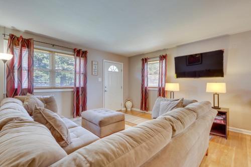 Portsmouth House | 4 Mi to Dtwn Home with Fenced Yard in Portsmouth!
