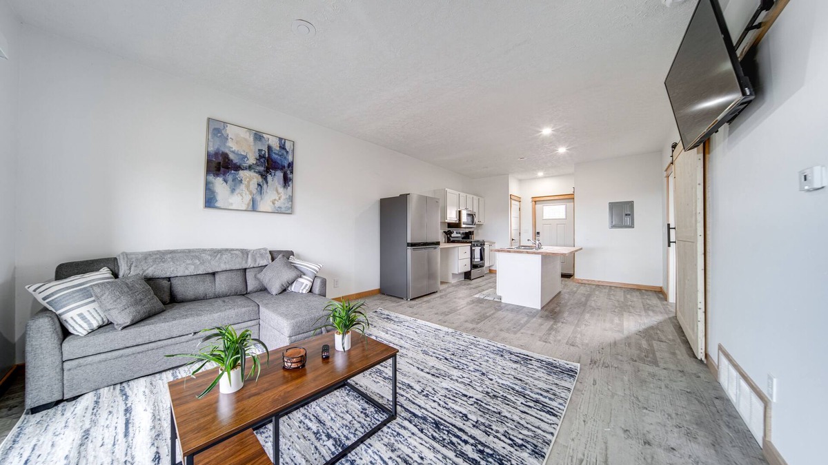 Erie Condo | 4 Mi to Lake Erie: Condo in Golf Community