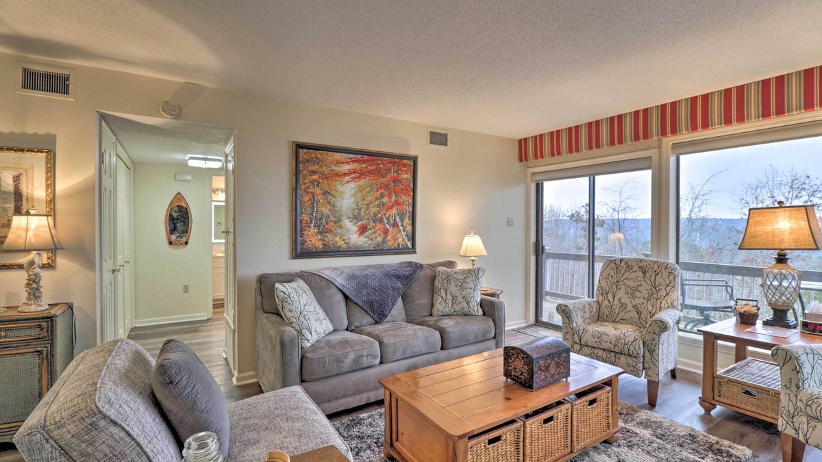 Fairfield Bay Condo | 4 Mi to Lake: Unit w/Pool Access in Fairfield Bay