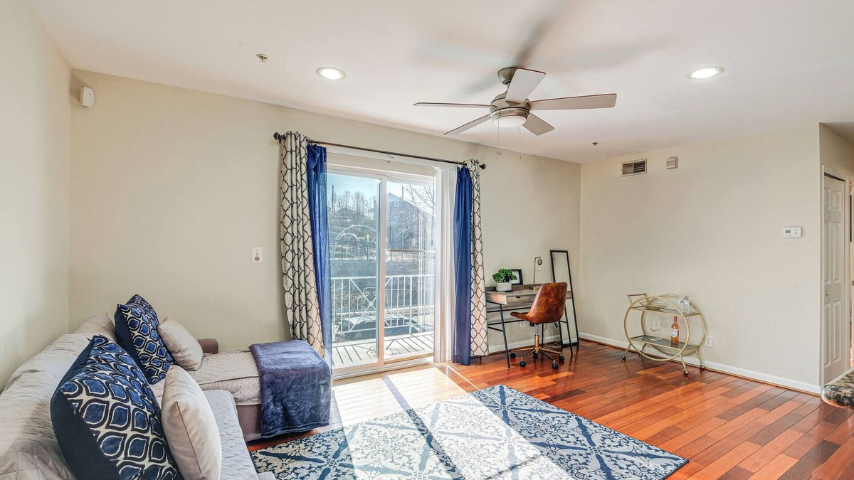 Washington Highlands Condo | 4 Mi to Nationals Park: DC Condo w/Balcony!