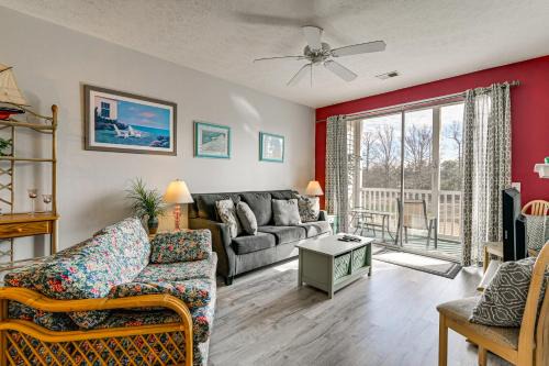 Carolina Forest Apartment | 4 Mi to Ocean Myrtle Beach Condo with Resort Perks