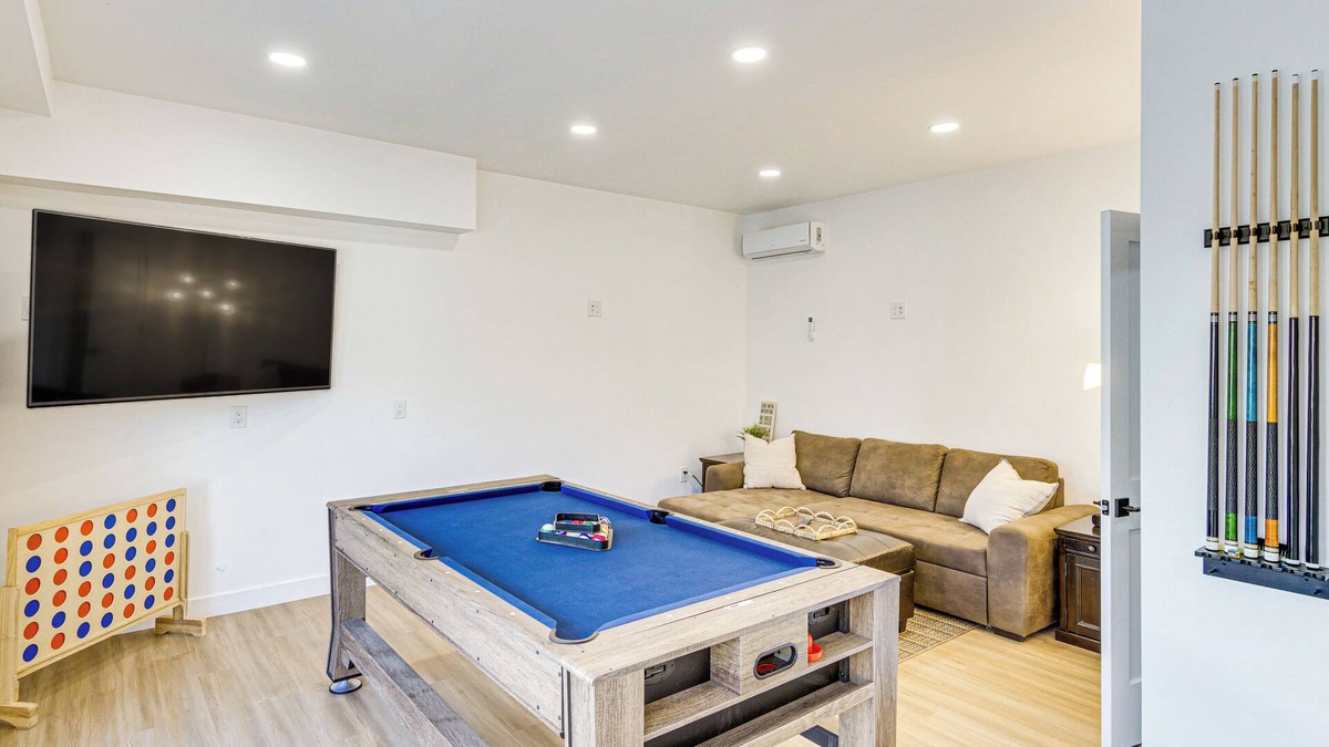 View Park-Windsor Hills House | 4 Mi to SoFi Stadium: Pet-Friendly LA Area Home