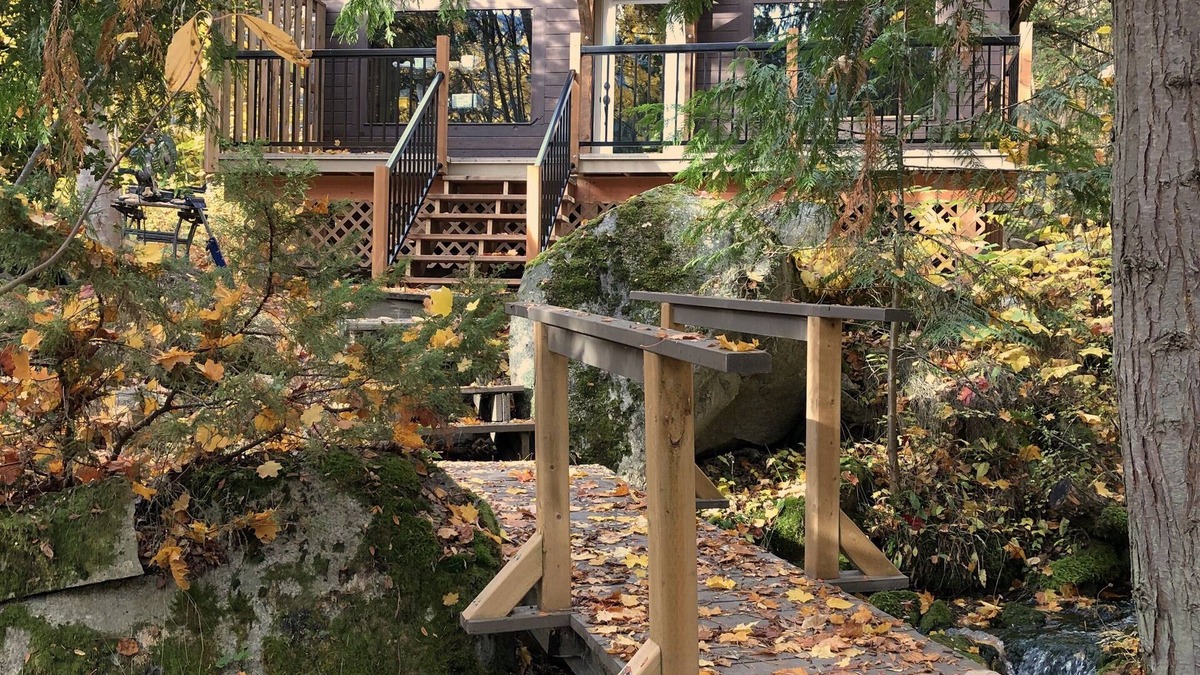 Nelson Cabin | 4 Mile Creek Cabin - (creekside)