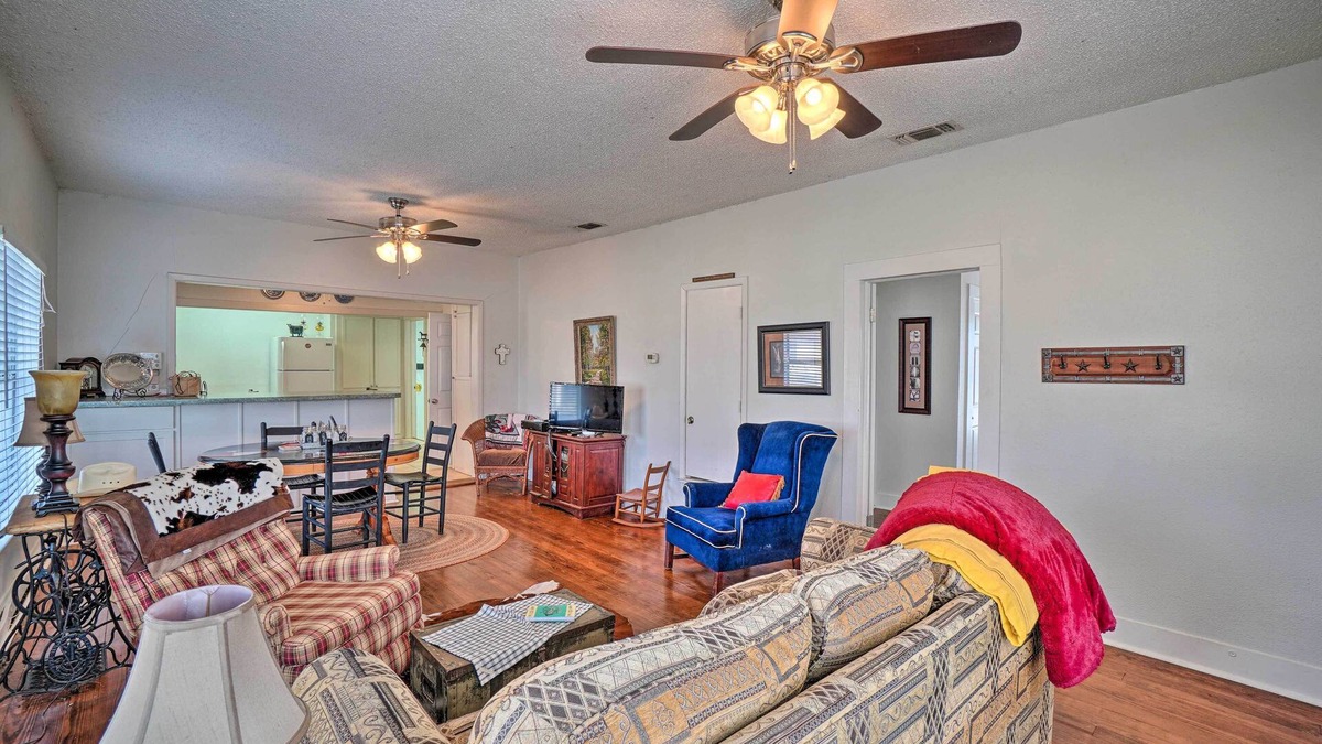 Jacksboro House | 4 Miles to Lake Jacksboro: Cozy Texas Cottage