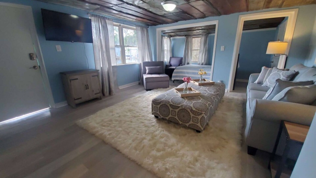 Muscle Shoals Condo | #4 ON THE LAKE! Pontoon Available! Close to town!