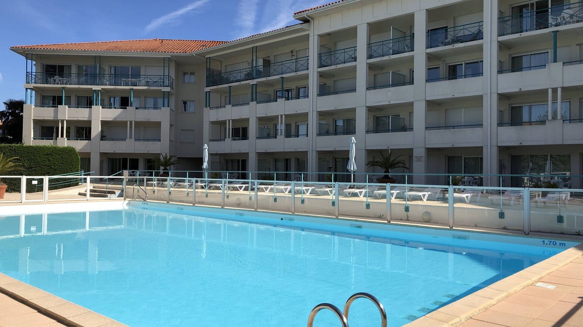 Ciboure Apartment | 4 people 2 rooms, terrace, renovated swimming pool golf sea surf - D