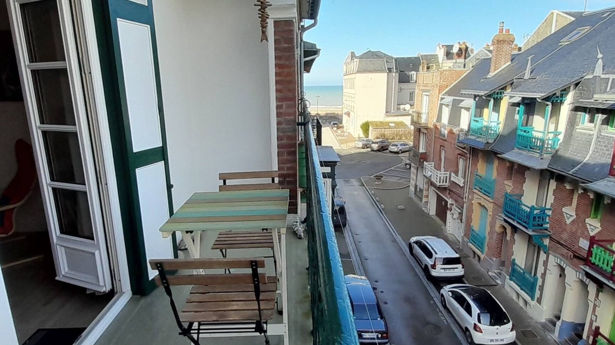 Mers-les-Bains Apartment | 4 pers. 60m2 . apartment with side sea view. 50m from the beach.