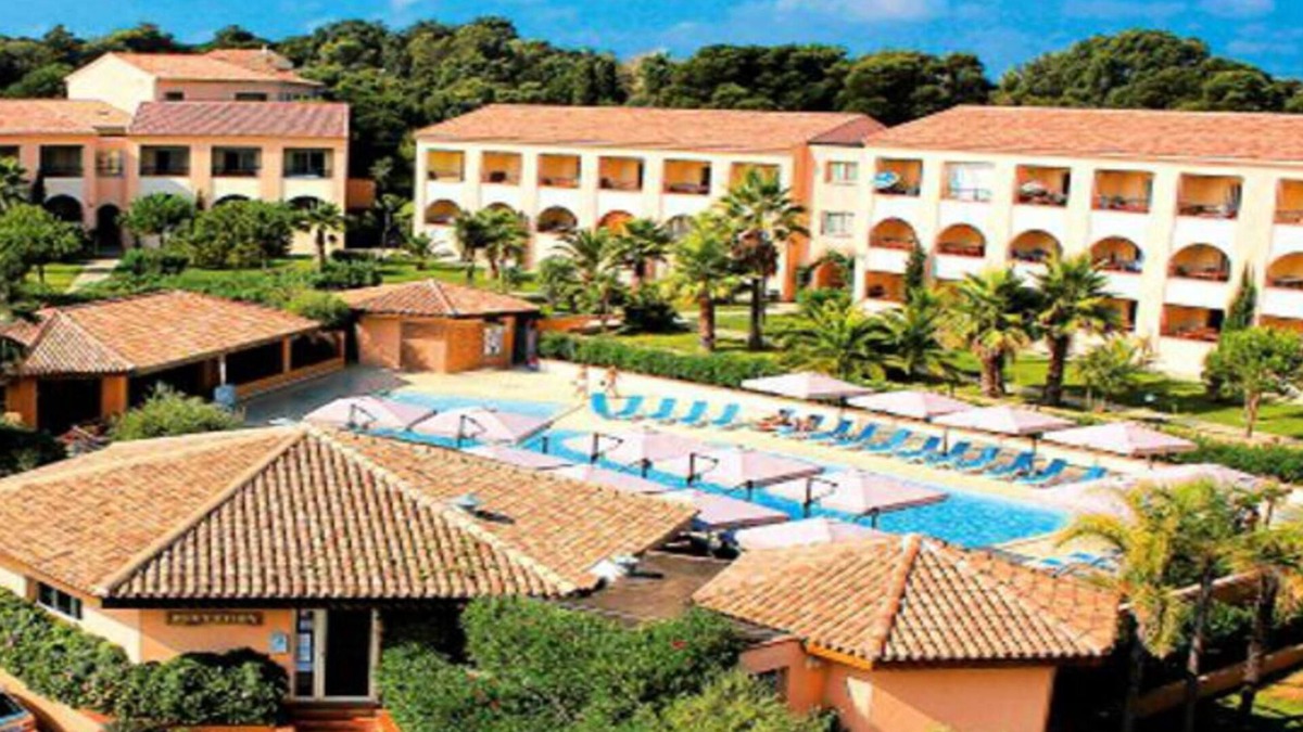 Linguizzetta Apartment | 4 pers apartment in residence with 2 swimming pools 200 meters from the sea