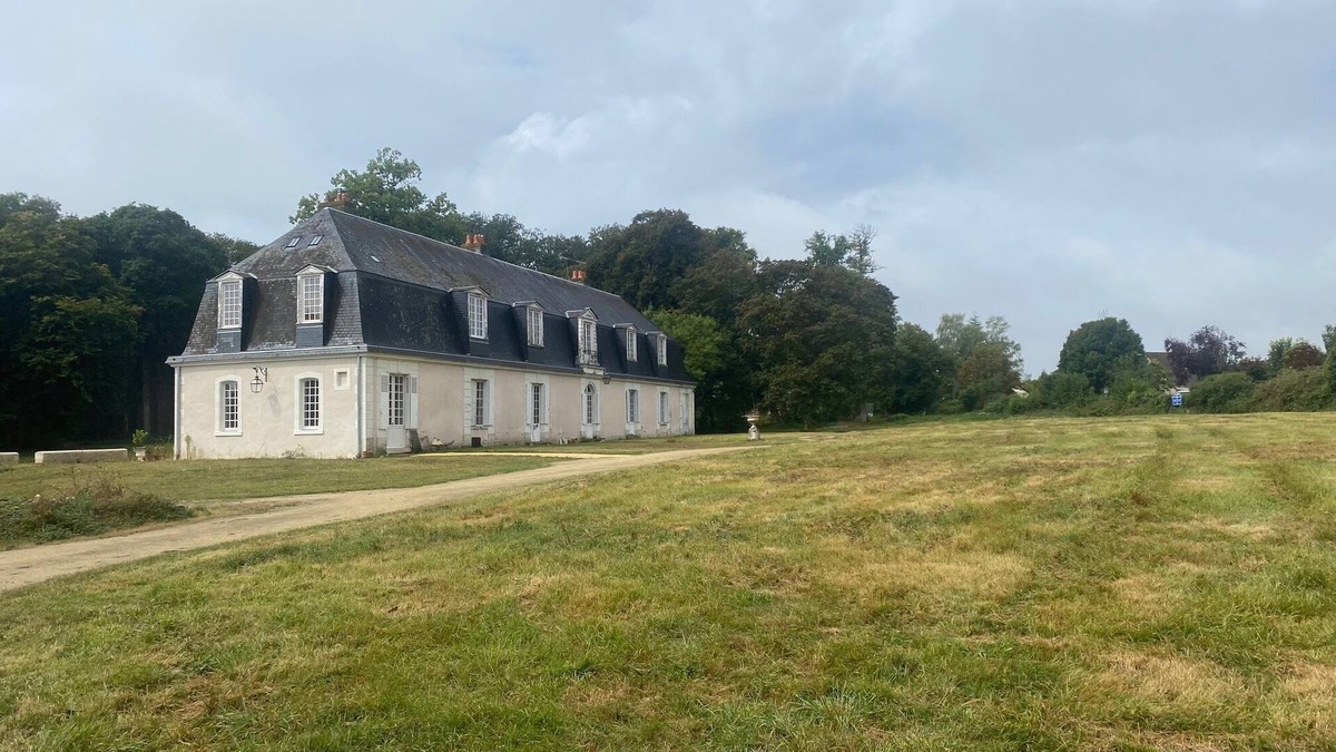 Mettray Apartment | 4-person apartment 10 minutes from Tours, access to 35 hectares of woodland, pond