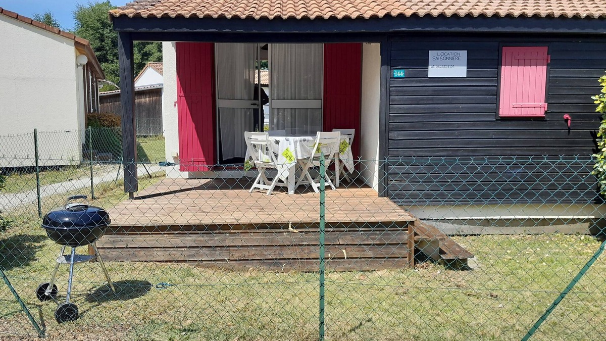 Hourtin Port Ski Chalet | 4-PERSON CHALET . nearby attractions. Air conditioning