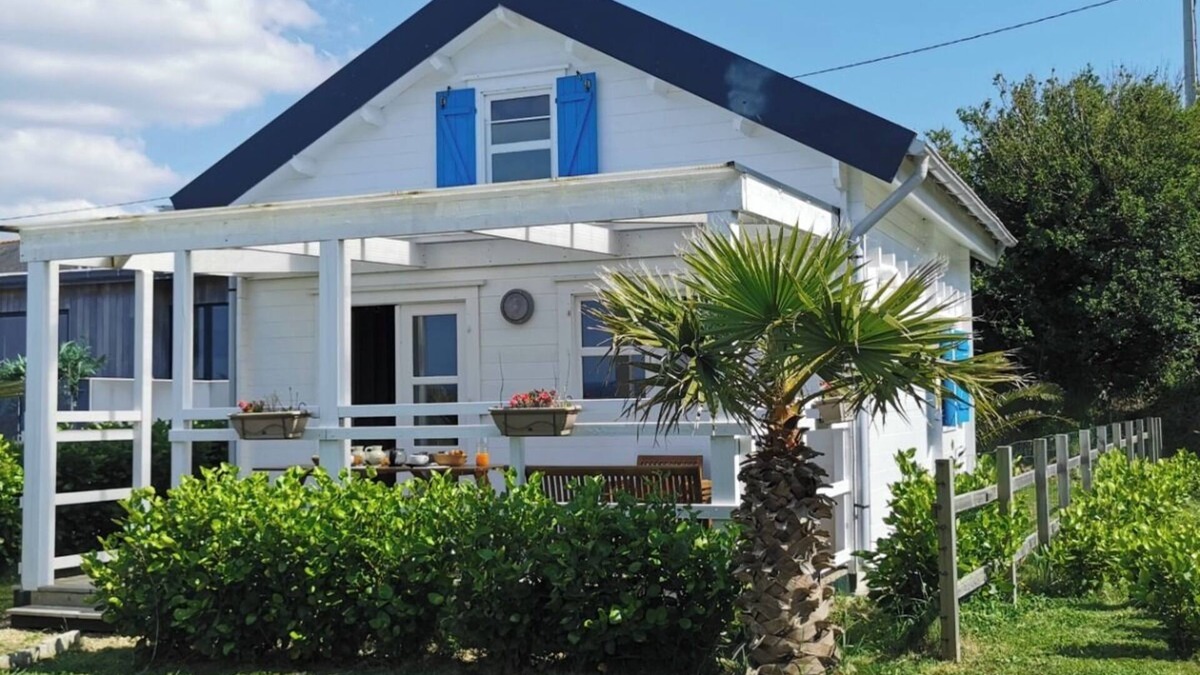 Plouarzel Ski Chalet | 4-person chalet overlooking the Mer d'Iroise, beaches 150 m away