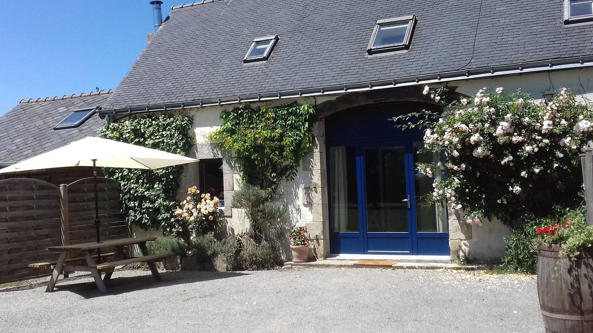 Moustoir-Remungol Cottage | 4-person gîte in farmhouse - heated indoor swimming pool