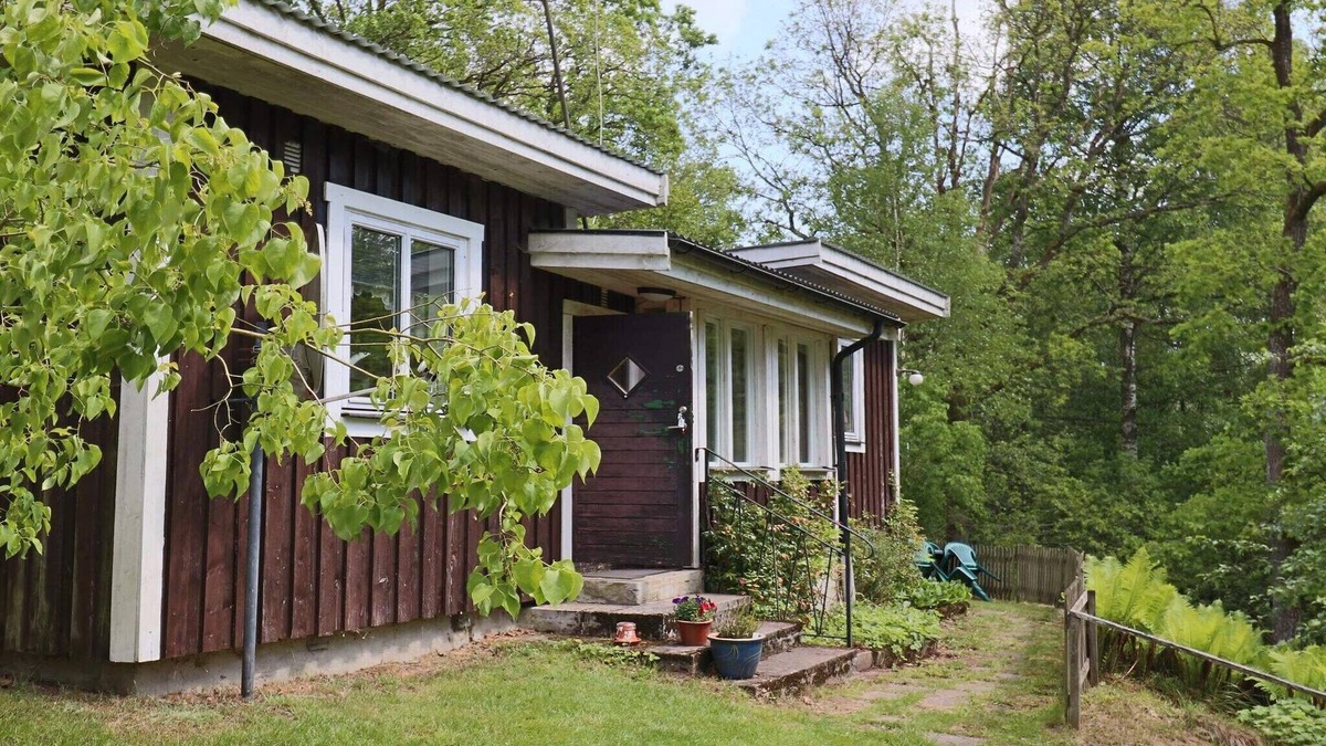 Drakabygget House | 4 person holiday home in ÖRKELLJUNGA