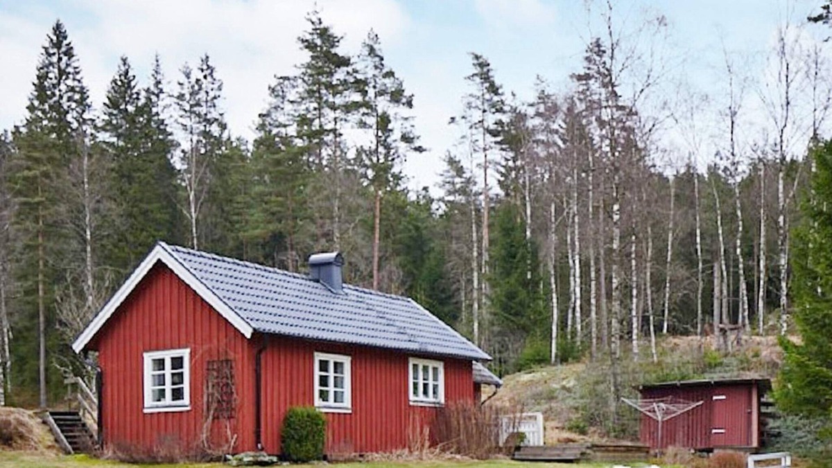 Hyssna House | 4 person holiday home in HYSSNA