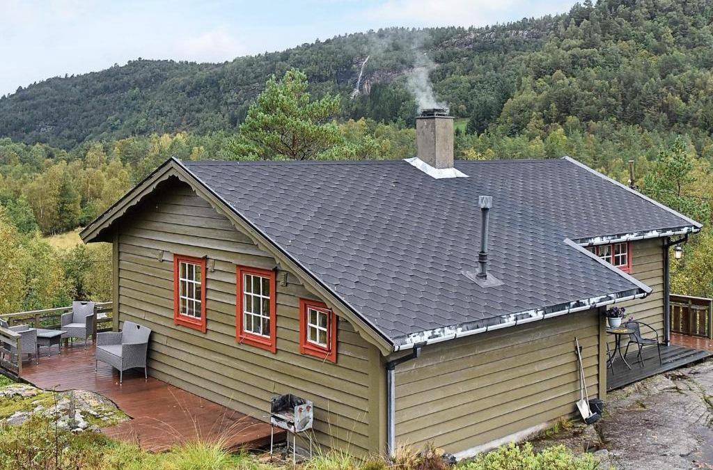 Hyllestad House | 4 person holiday home in Leirvik i Sogn