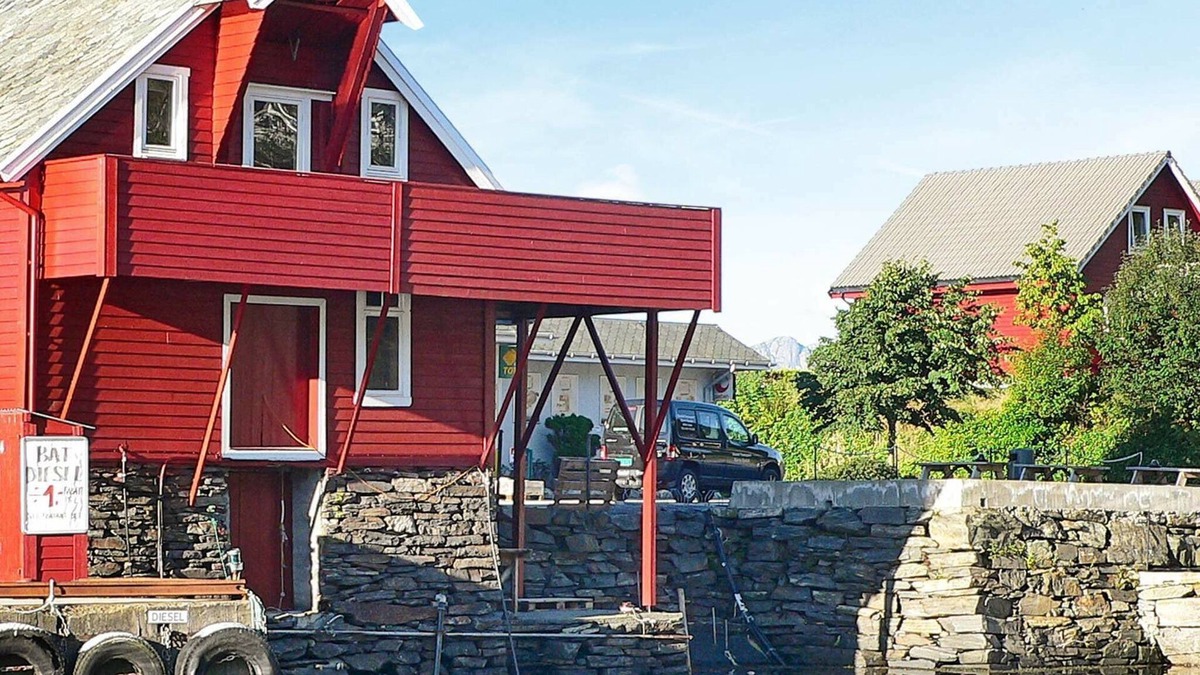 Hyllestad House | 4 person holiday home in Sørbøvåg