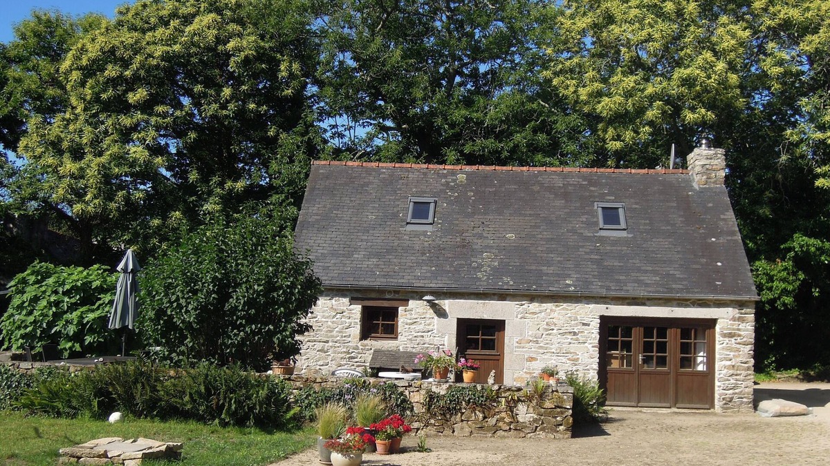 Ploneour-Lanvern Cottage | 4-person house in the countryside, quiet, close to beaches