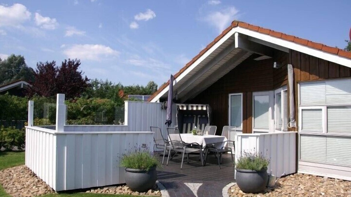 Norderteil House | 4 person luxury holiday home with sauna, wood-burning stove, air conditioning, canoe and lake view in Otterndorf