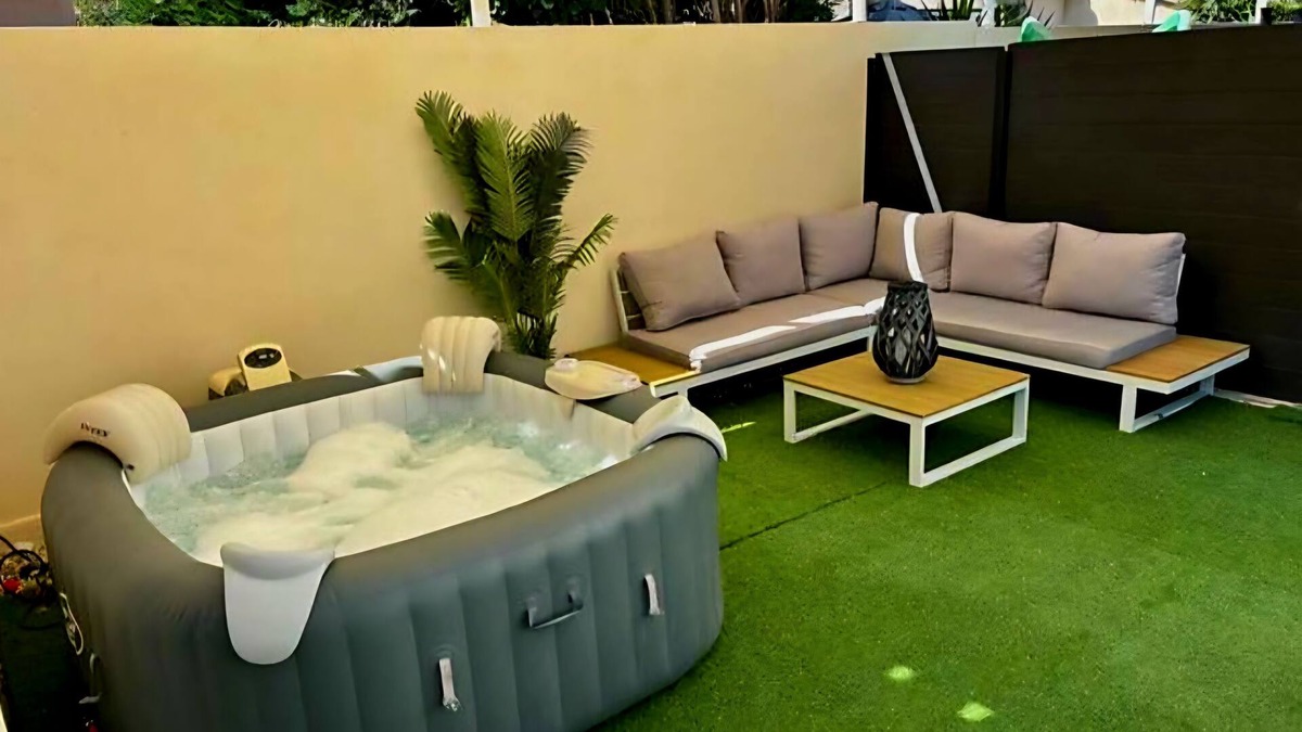 Lunel Apartment | 4-person studio with private pool and jacuzzi