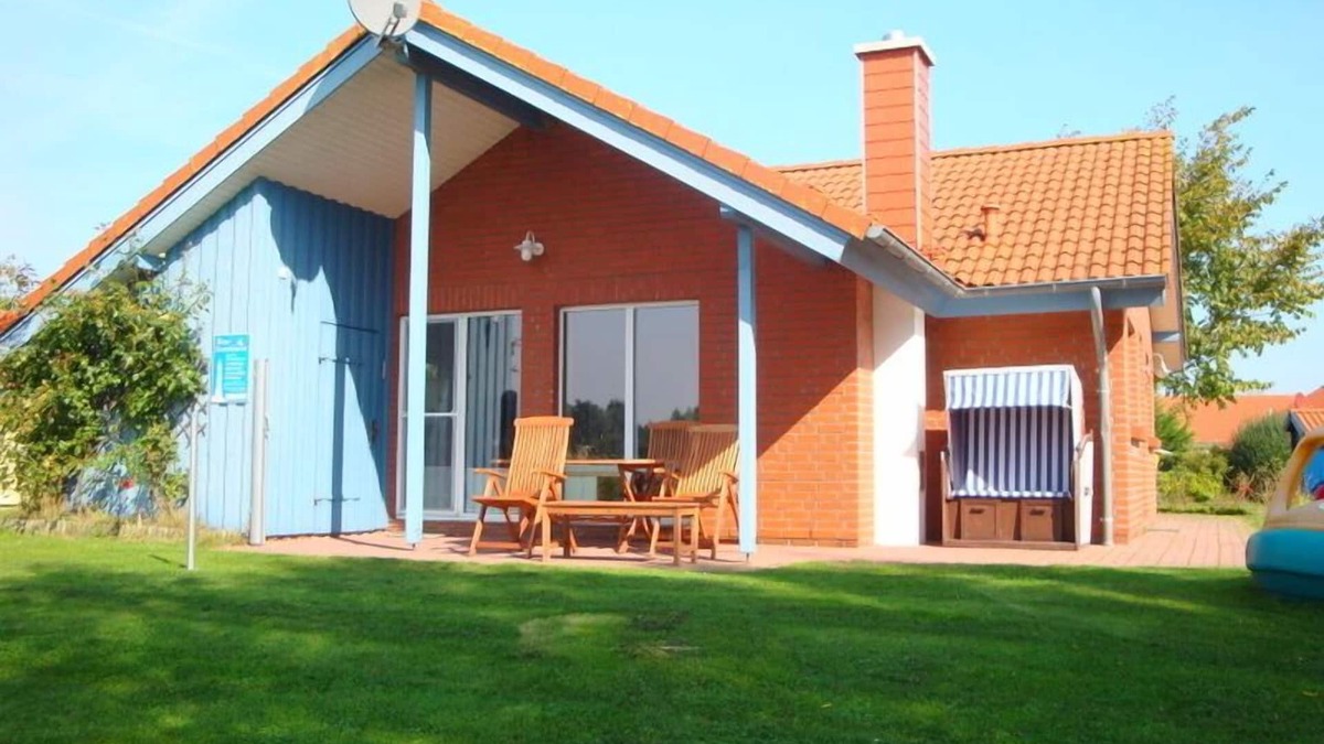 Norderteil House | 4-person vacation home with canoe, wood-burning stove and wonderful lake view in Otterndorf