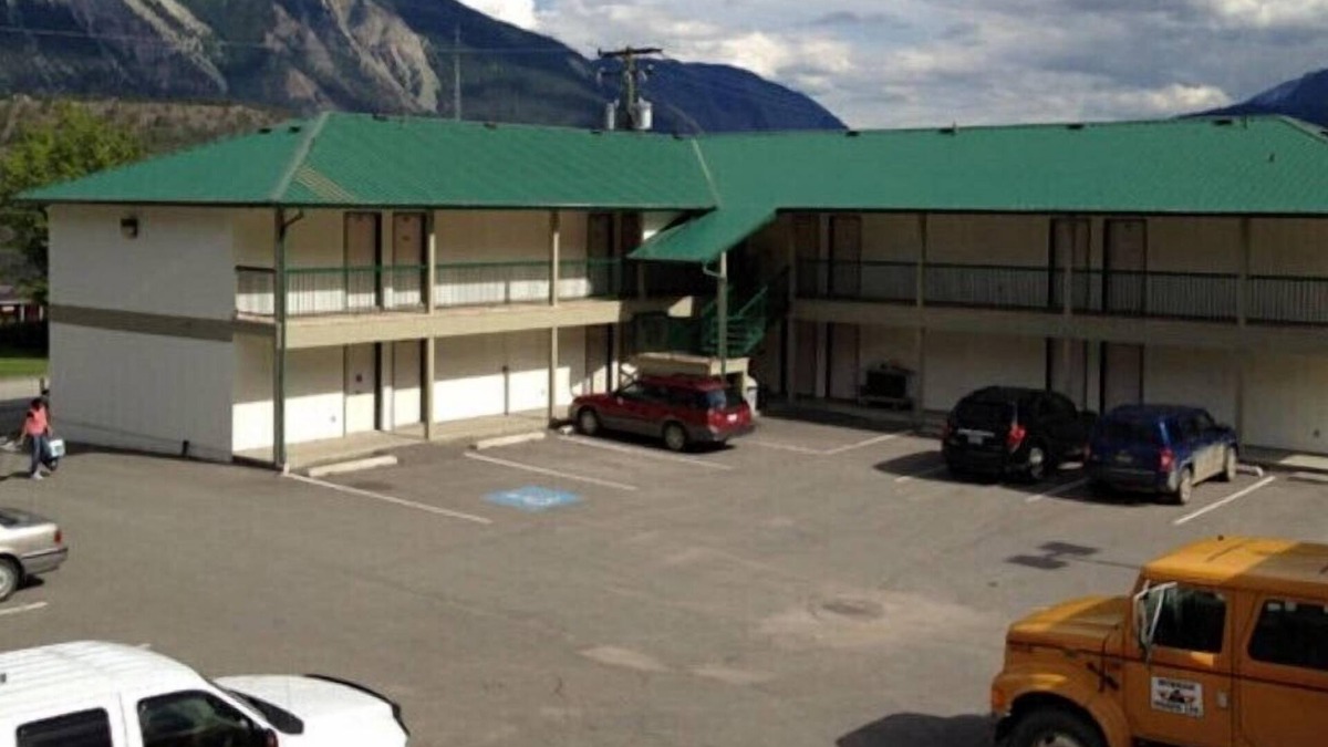 Lillooet Hotel | 4 Pines Motel