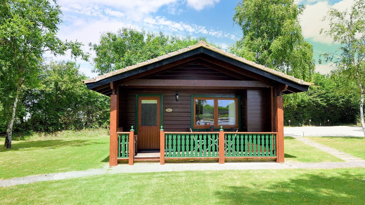 Combpyne Cottage | 4 PINEWOOD RETREAT, family friendly, with pool in Lyme Regis