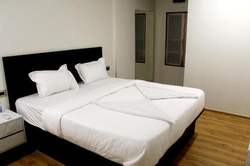 Vadgaon Budruk Hotel | 4 Points Lodging & Boarding