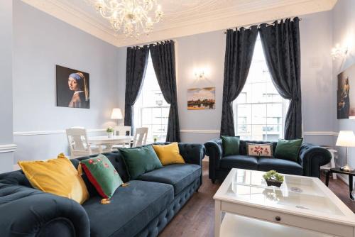 City Centre Dublin Apartment | 4 Poster Luxury Georgian Apartment