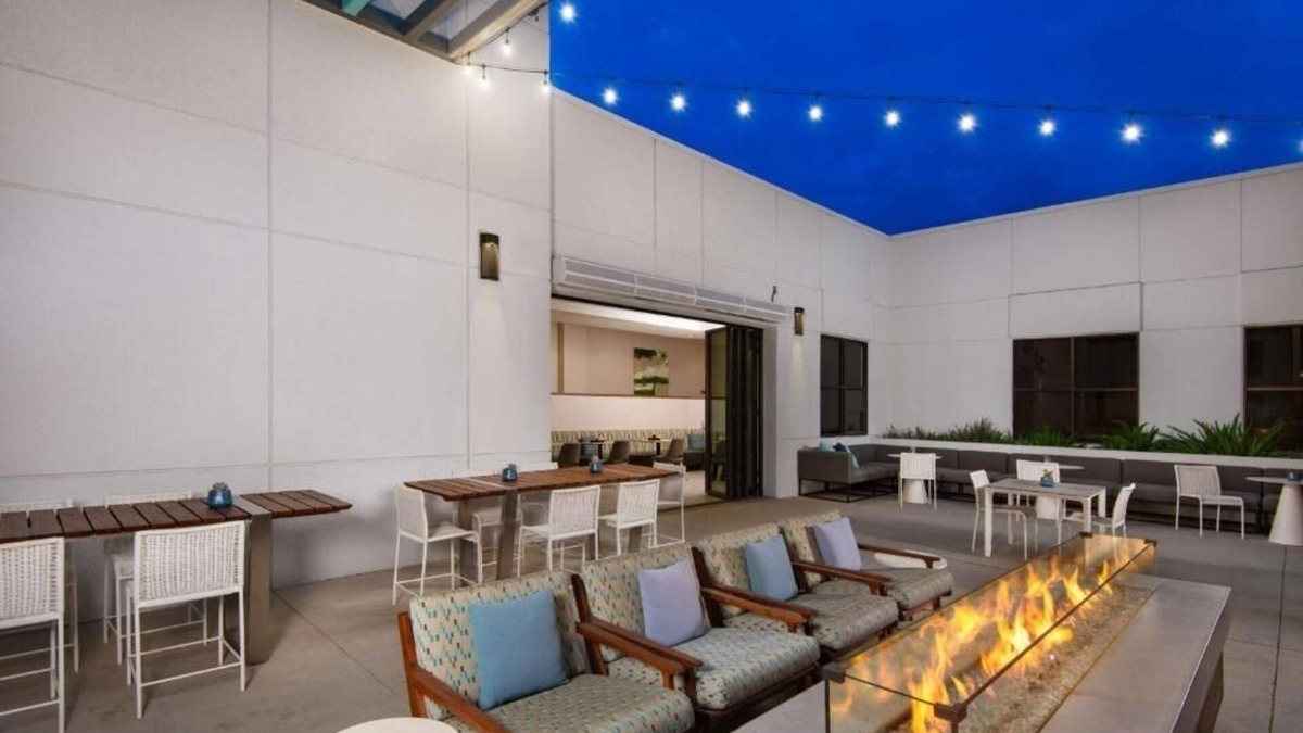 Chandler Hotel | 4 Relaxing Units with Outdoor Pool Access! Onsite Dining!