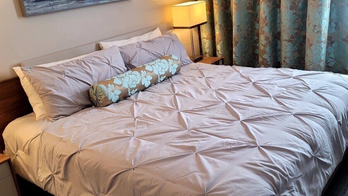 Potomac Falls Hotel | 4 Room Luxury Wellness Spa Suite. Free Sauna & Steam Room. Offers Spa Services