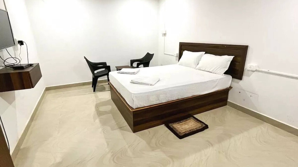Calangute Hotel | 4 rooms - 4Bed - AC Room - balcony - Calangute-nn