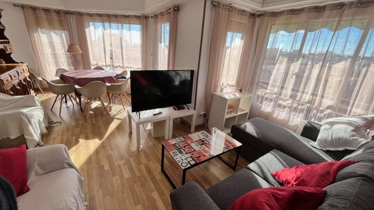 Alicante Apartment | 4 ROOMS+ SENECA CENTER APARTMENT