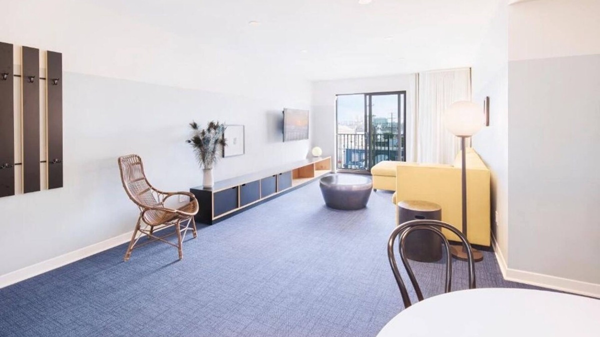 Venice Hotel | 4 Scenic Rooms w/Balcony | Rooftop | Free Breakfast | Steps to Venice Fun
