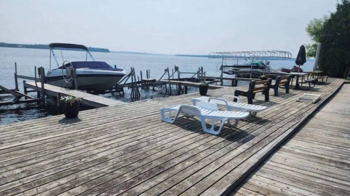Victoria Road Cottage | 4 season cottage by Balsam Lake - 3 bedroom 2 Bathroom