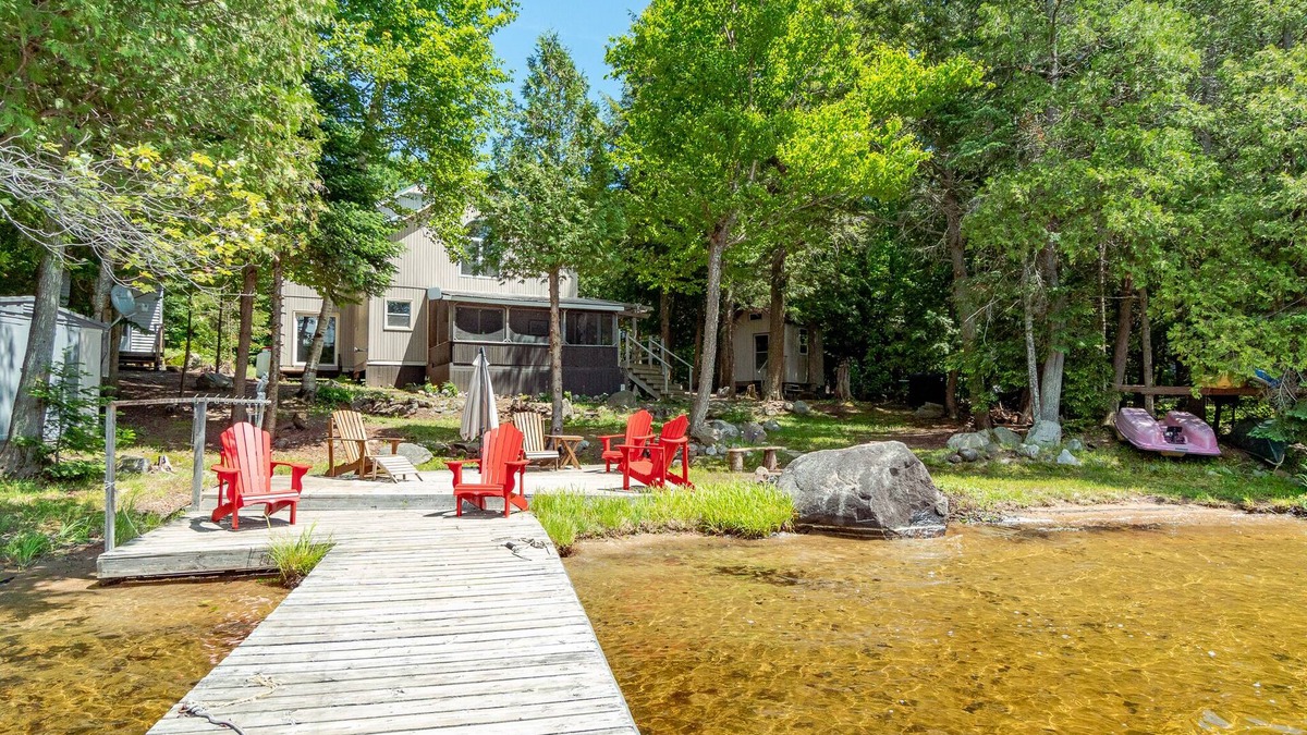 Perry Cottage | 4 season ★ Muskoka Cottage ~ Beach ~ 5 Beds ~ Arrowhead~ North of Hunstville