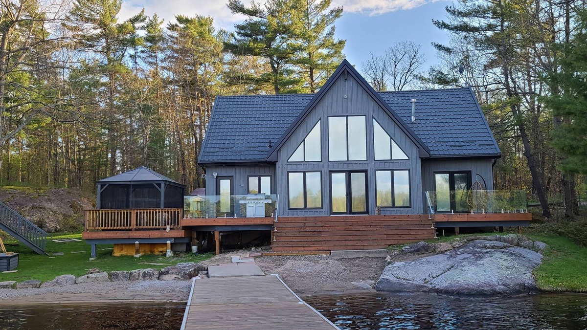 Severn Cottage | 4 Seasons Comfort at Tea Lake