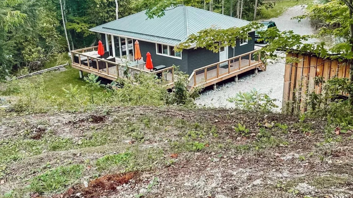 Rideau Lakes Cottage | 4 seasons Lake house- ice fishing and snowmobile trails