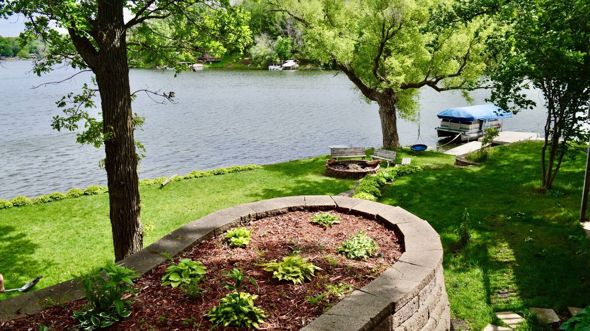 Wabasha County House | 4 Seasons of Family Fun on Lake Zumbro! Beautiful lakeside retreat.