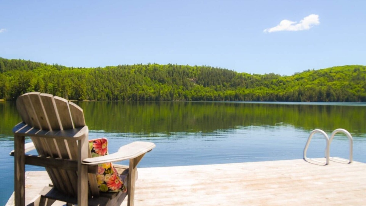 Northfield Cottage | 4 Seasons waterfront retreat for rent on a beautiful lake - 3 bedrooms