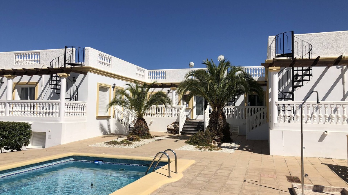 La Parata Villa | 4 separate accommodations with 4 bathrooms in large estate 6 km from the beaches