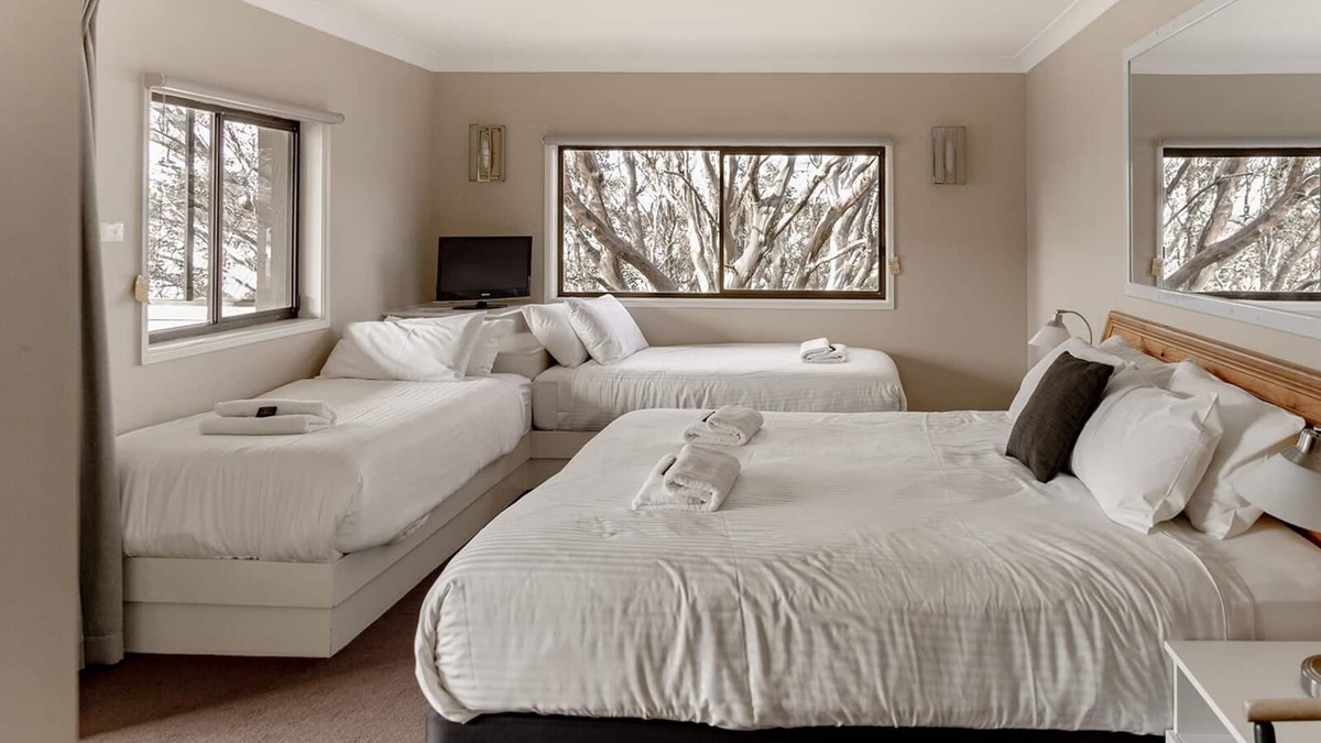 Perisher Valley Hotel | 4 Share - 4 Share Room - Village Views