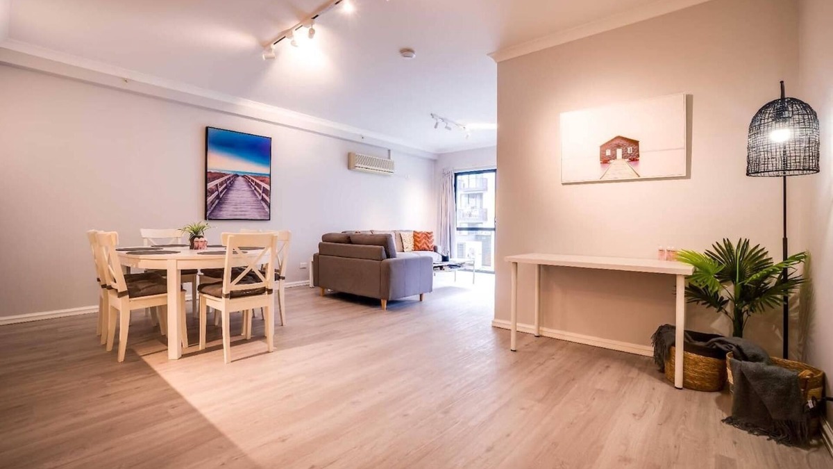 East Perth Apartment | 4 So Much More Family Apt 2BR Parking