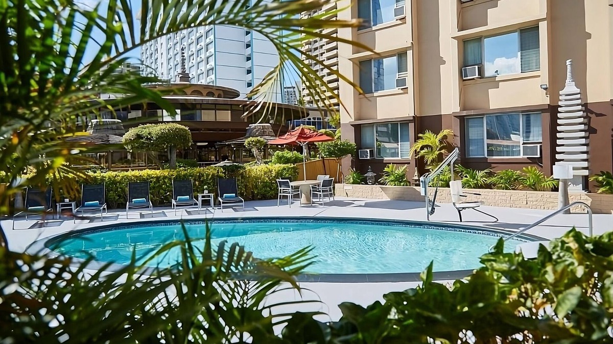 Ala Moana Hotel | 4 Spacious Units, Rooftop Pool Scene, Garden Surroundings, Steps from Downtown