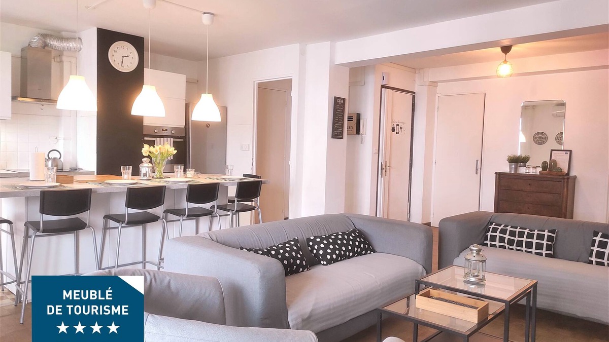 La Villette Apartment | 4(*) Standing flat, 3 bedrooms, private parking with AC near Panier Vieux-Port