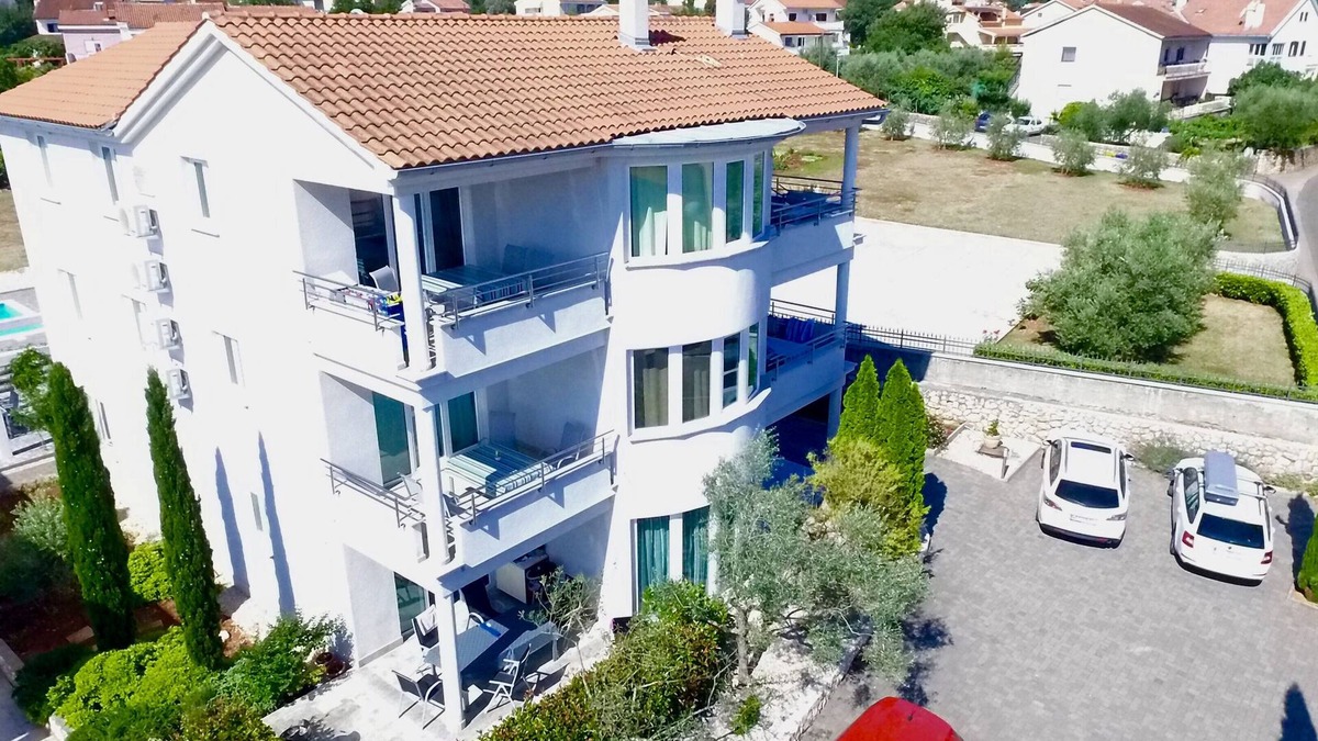 Vantacici Apartment | 4 star apartment in Malinska 150m from the beach with pool, dishwasher, wifi, air conditioning