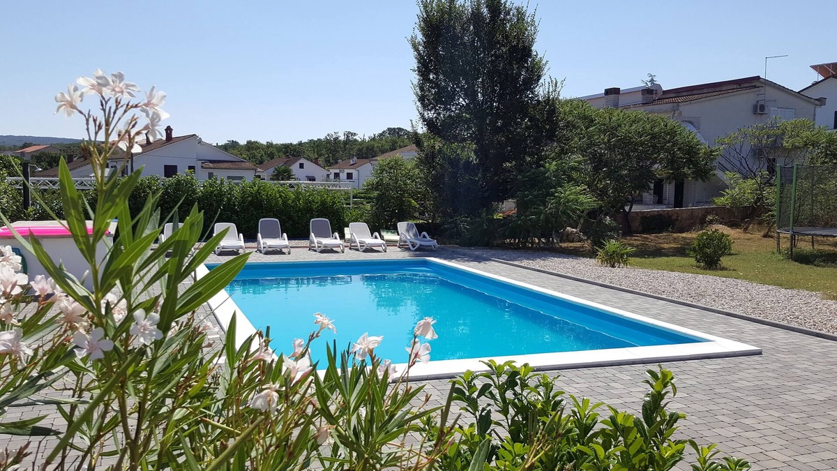 Vantacici Apartment | 4 star apartment in Malinska 150m from the beach with pool, dishwasher, wifi, air conditioning