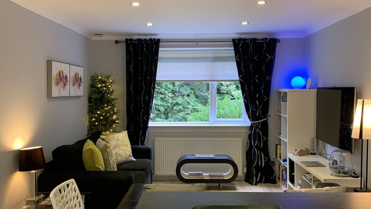 Shawlands Apartment | 4 Star BOSWELL One-Bedroom Apartment - Glasgow - Private Parking - WiFi - Quiet