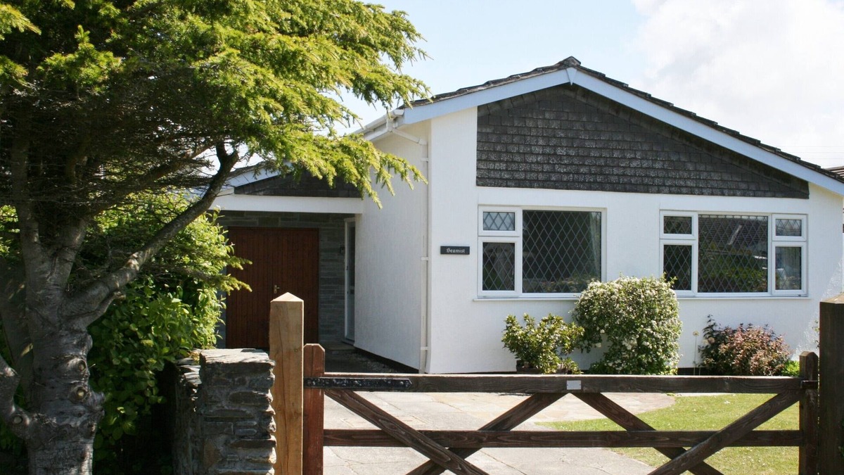 Rock House | 4-Star Family Home in Rock: private garden, walk to beach & pet friendly
